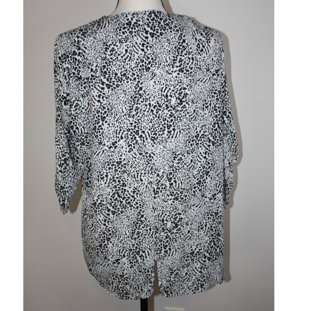 VERSE Women's Tops Blouse Medium Black & White Animal Print V-Neck Tunic‎ - Picture 2 of 5